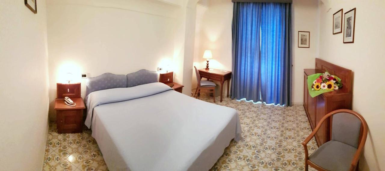 Hotel Mega Mare Vico Equense Esterno foto