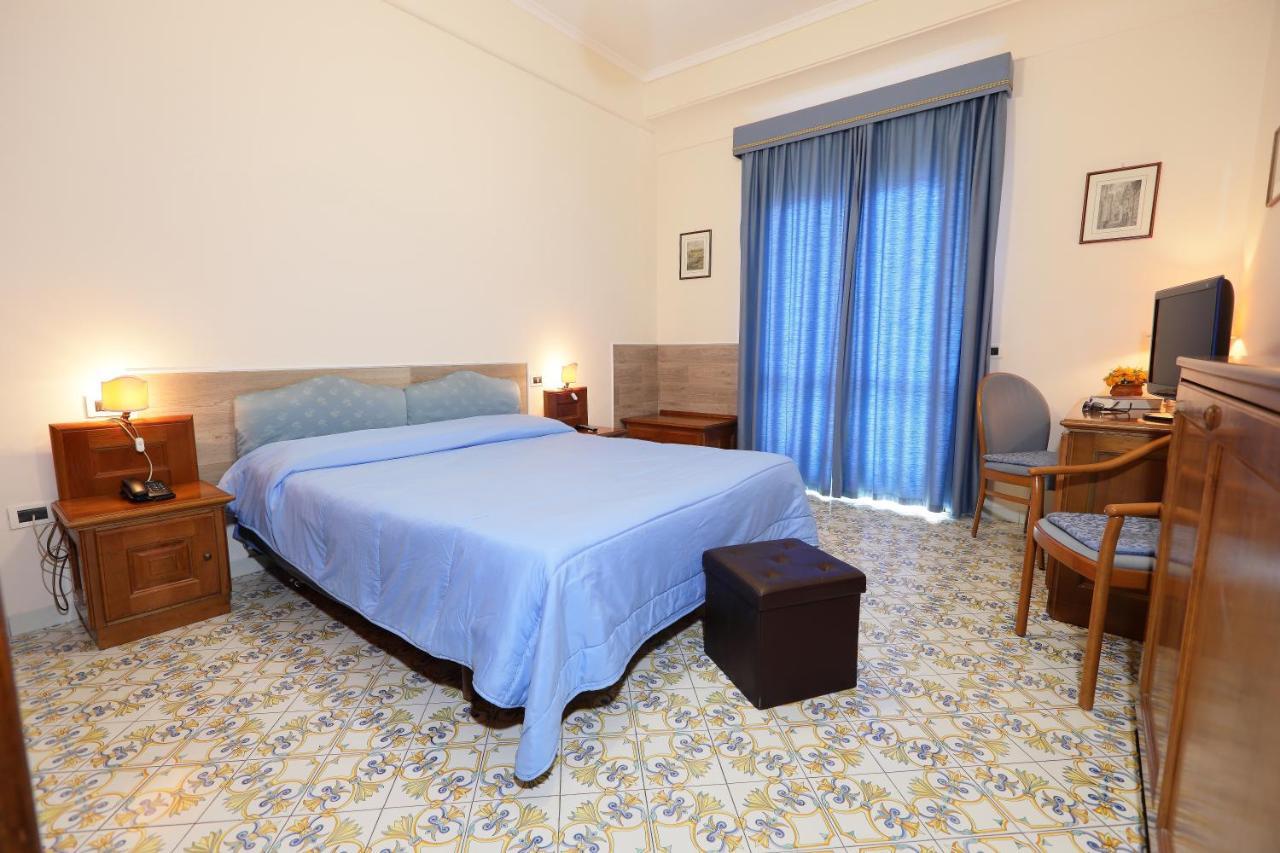 Hotel Mega Mare Vico Equense Esterno foto