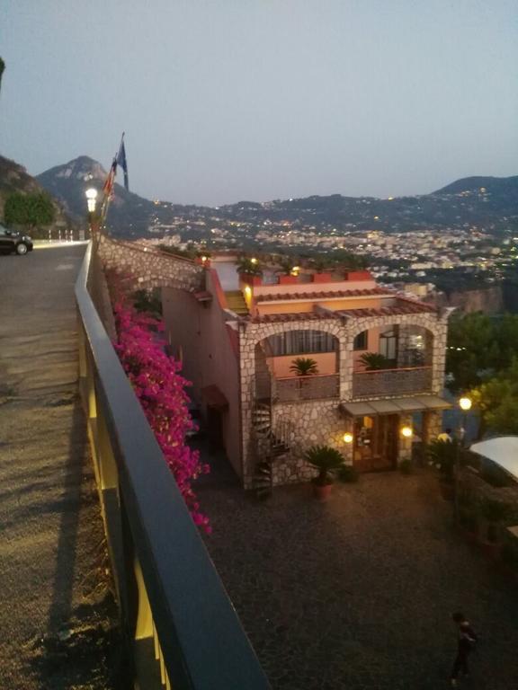Hotel Mega Mare Vico Equense Esterno foto