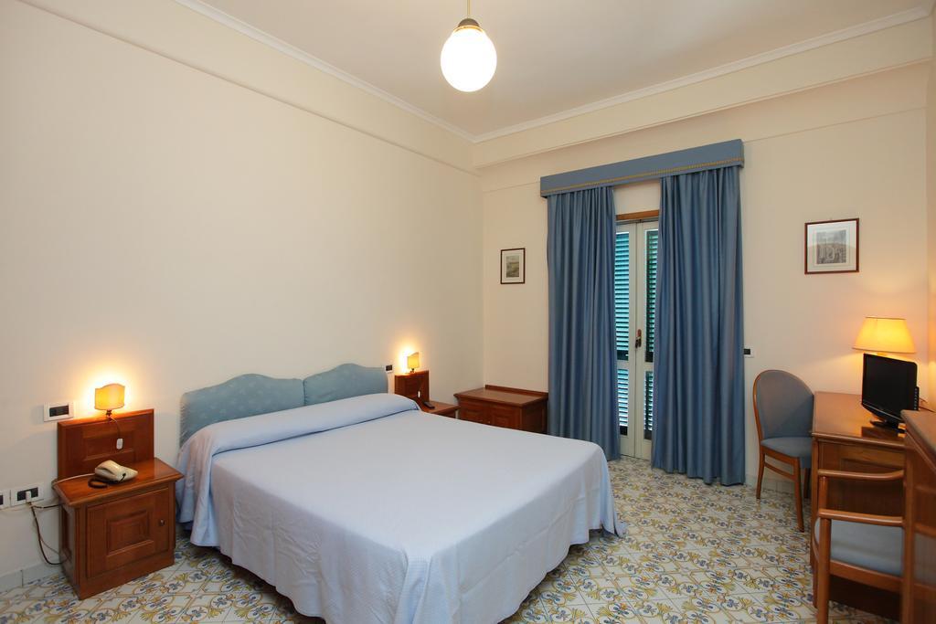 Hotel Mega Mare Vico Equense Esterno foto