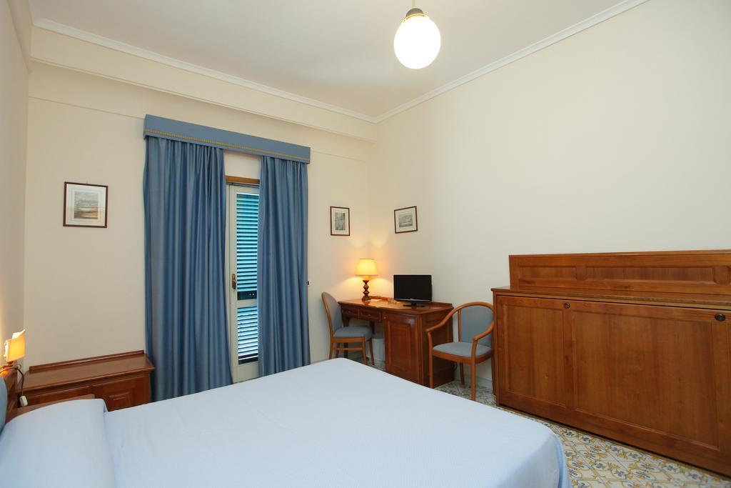 Hotel Mega Mare Vico Equense Esterno foto